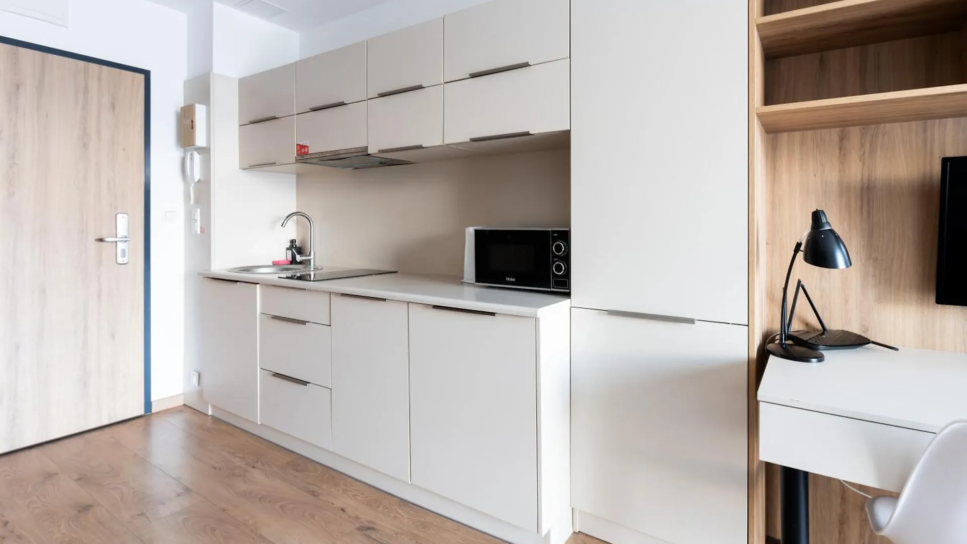 Rentplanet - Apartamenty Wolska Варшава