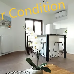  Apartment Port